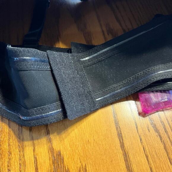 ASHLEY STEWART 42D bra, convertible butterfly, black with partial lace - Picture 9 of 12